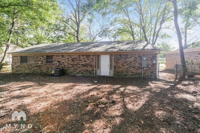 Building Photo - 3020 Normandy Dr
