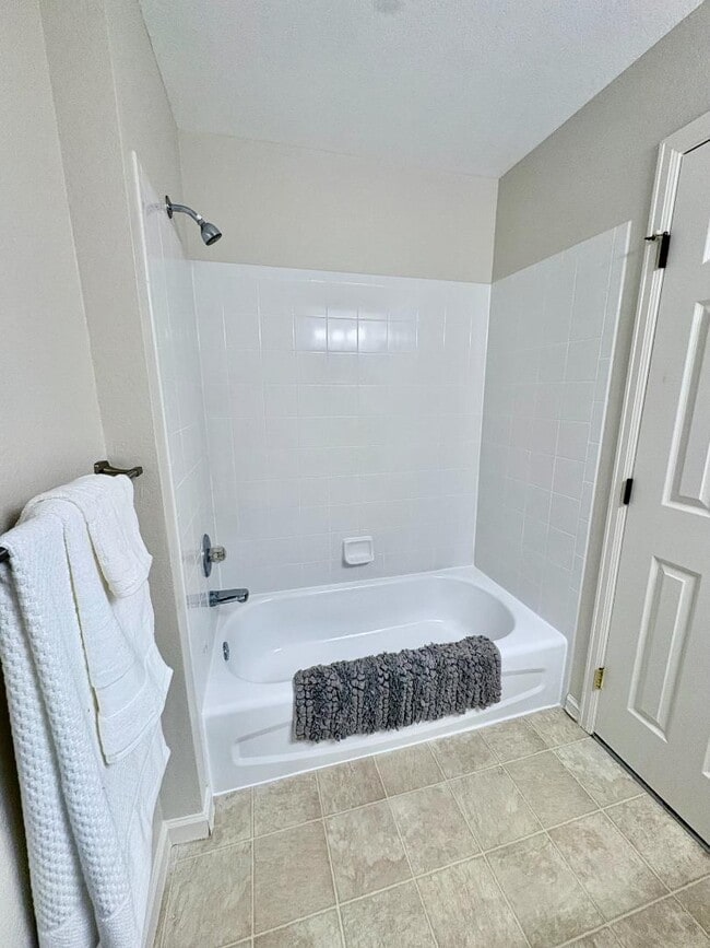 Building Photo - 13085 W Cedar Dr