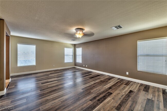 Building Photo - 5025 W Lone Wolf Ave