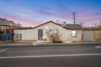 Building Photo - 1040-1042 Flora St