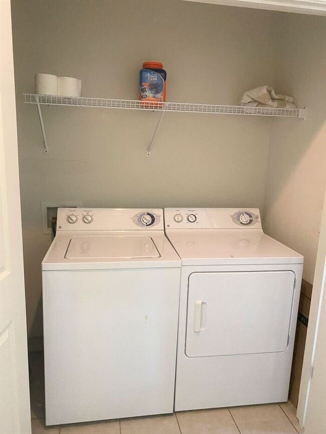 Building Photo - Rent Special $500 off June rent! Application special! Central Wilmington, Minutes Novant Hospital...