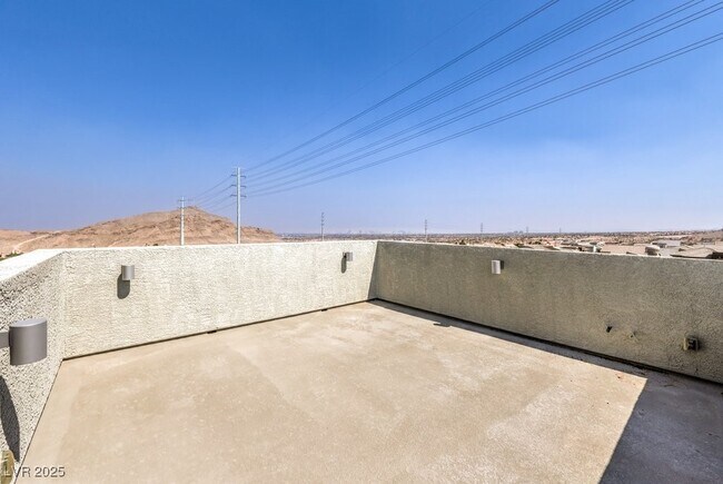 Building Photo - 10783 Searchers Ave