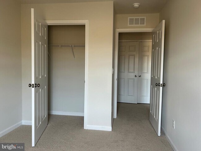 Building Photo - 224 Caterpillar Dr