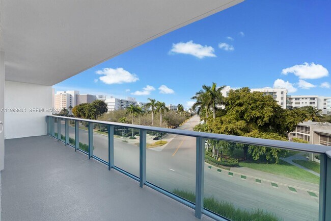 Building Photo - 9221 E Bay Harbor Dr