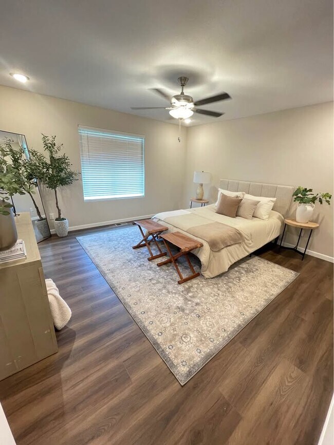 Building Photo - 9279-9281 N Fox Pointe Ct