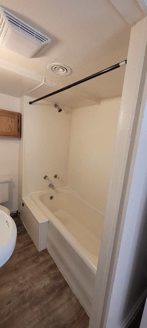 Building Photo - 2 Bed 1 Bath