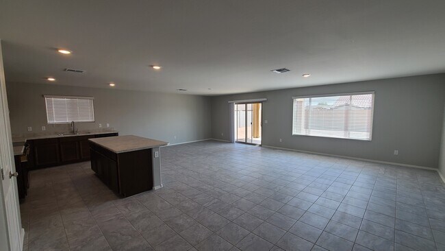 Building Photo - 1541 E Elegante Dr