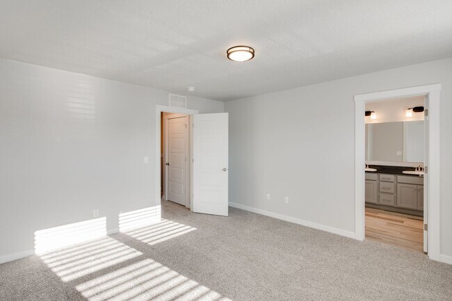 Building Photo - Now Leasing this Modern 3 Bedroom Townhome!