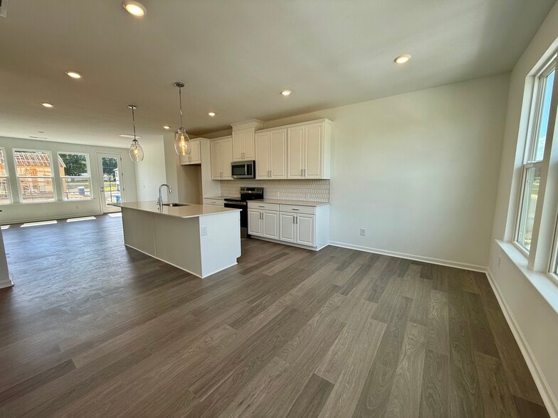 Dining Room - 414 Silver Star Blvd