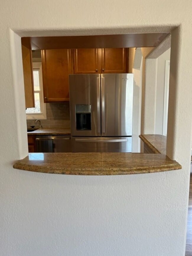 Building Photo - 4 BEDROOM HOME IN SKYWAY!!