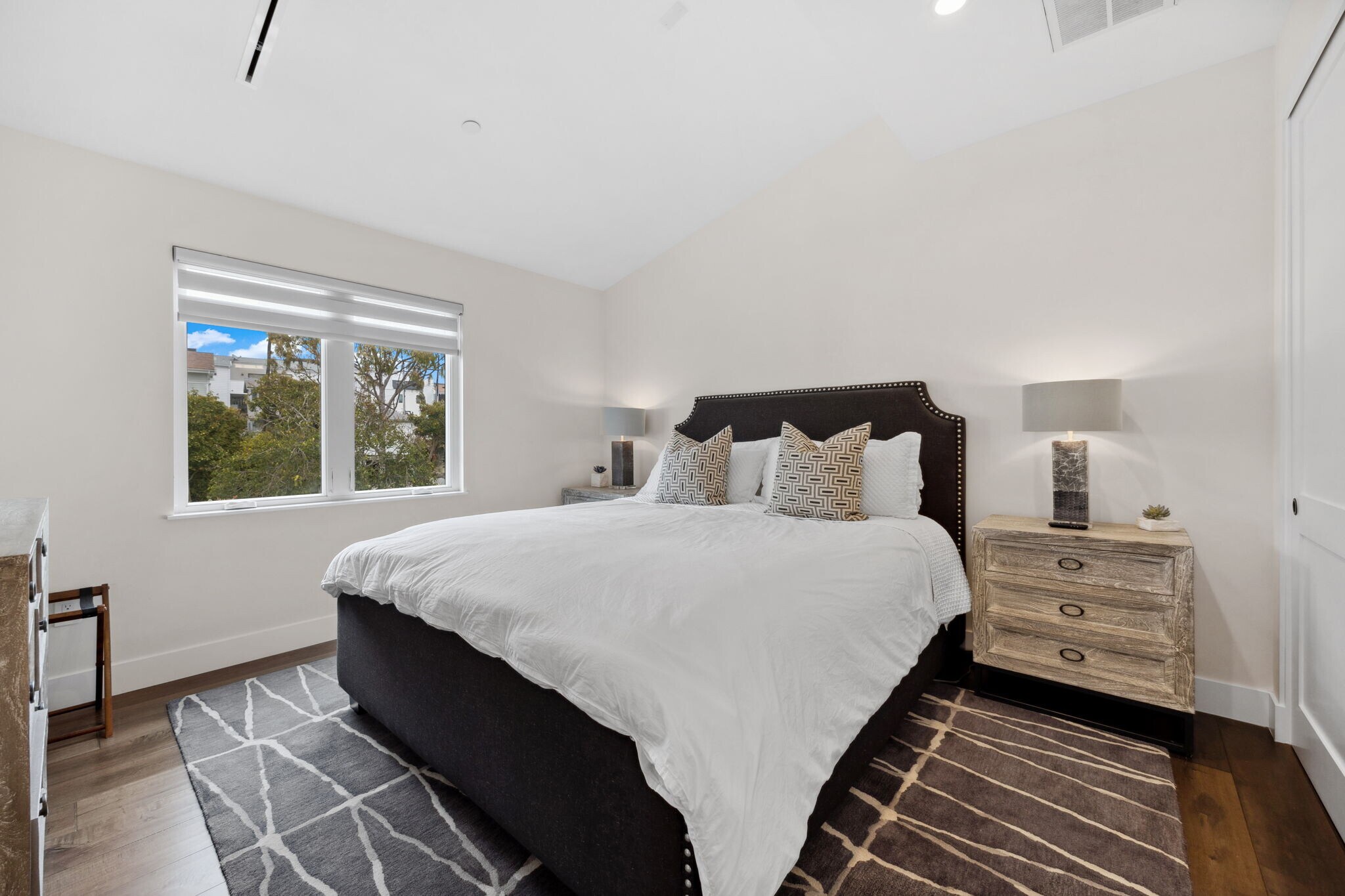Building Photo - 2801 Bayside Dr