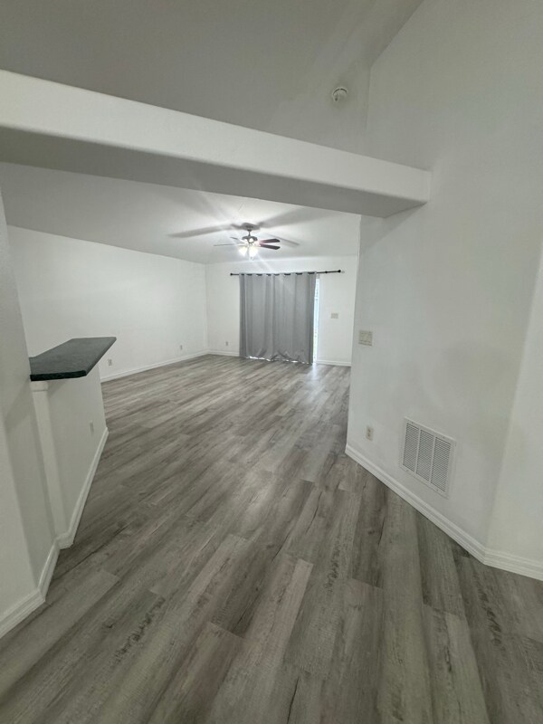 Building Photo - 833 Greenleaf Cir