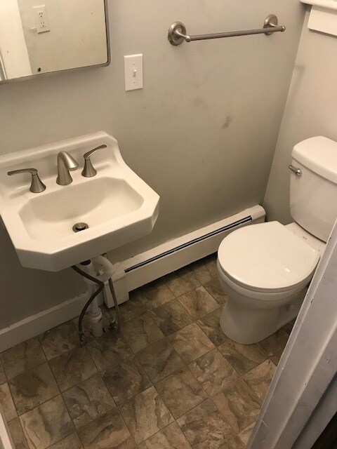 2nd Bathoom - 423 W Shiawassee St