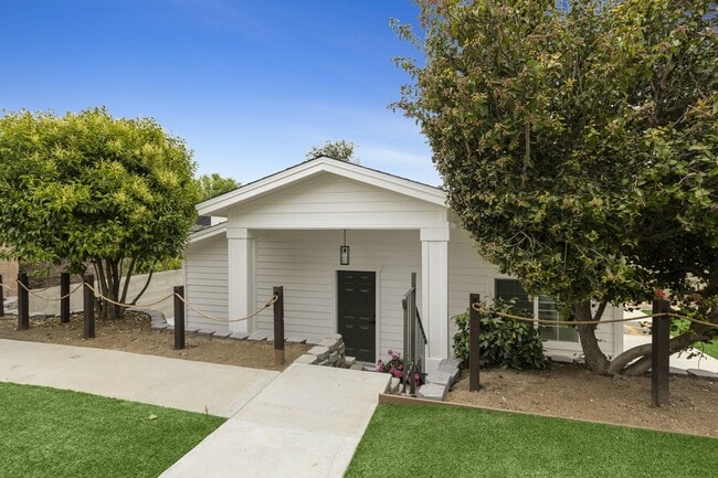 Building Photo - 27026 De Berry Dr