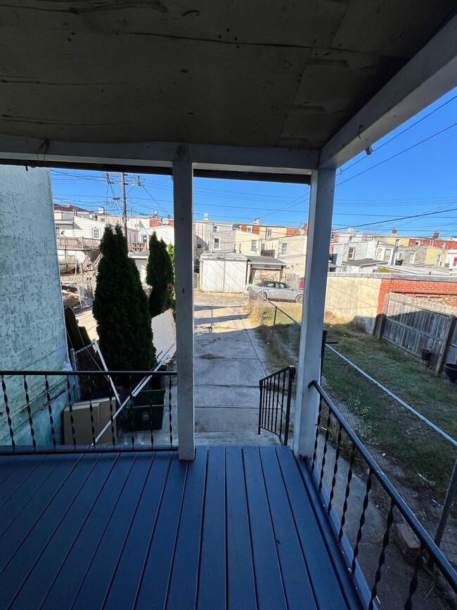 Building Photo - Fully Renovated 3 Bedroom 1 Bath Home Available