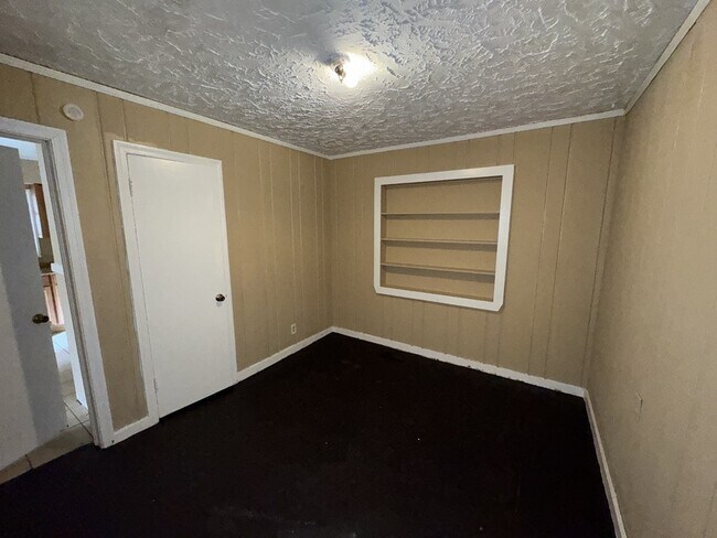 Building Photo - 2704 Shannon St