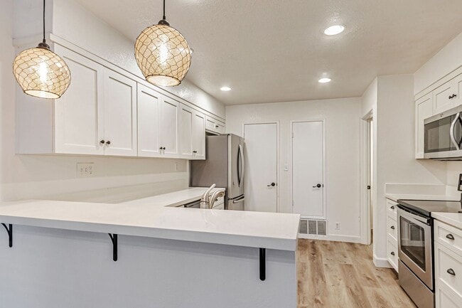 Building Photo - Elegant 3-Bedroom Home with Modern Upgrade...