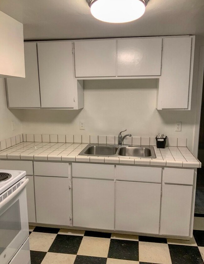 Building Photo - 1143 NW 31st St