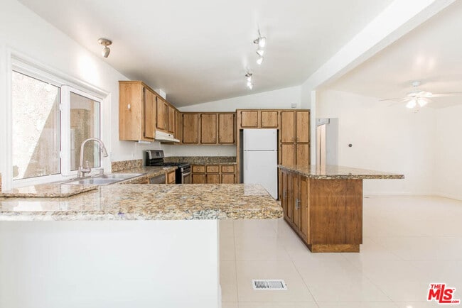 Building Photo - 27584 Onyx Ln