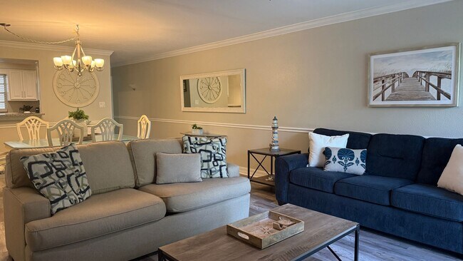 Building Photo - Charming 2/2 Seasonal Rental in Sarasota – Minutes from the Beach! Private Courtyard Included!!