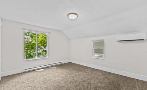 Building Photo - 607 Shepard St