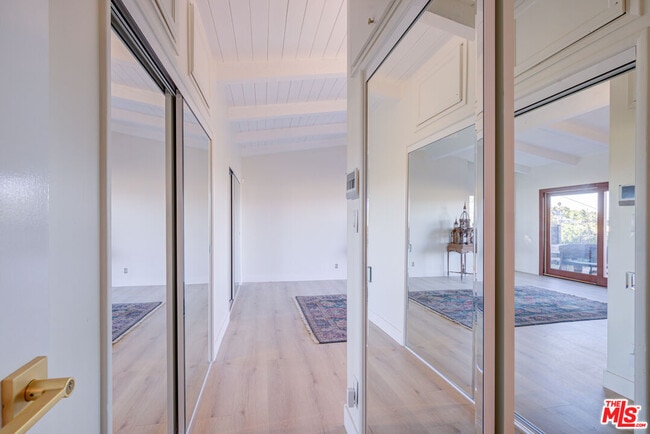 Building Photo - 4520 Gable Dr