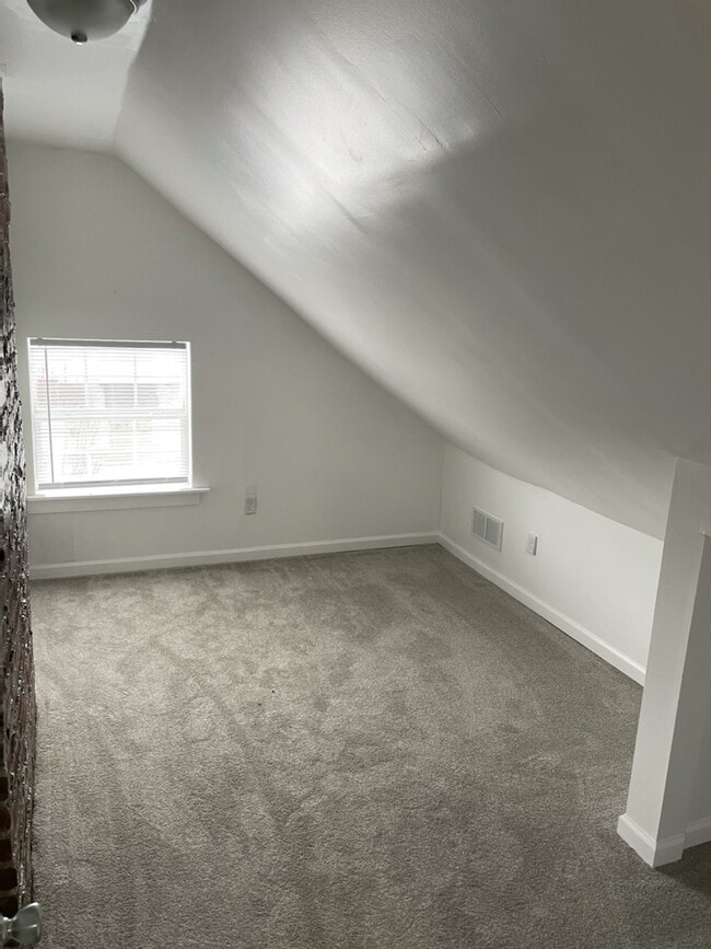 Building Photo - 779 Seymour Ave