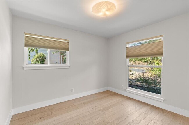 Building Photo - 5405 Fairmont Cir