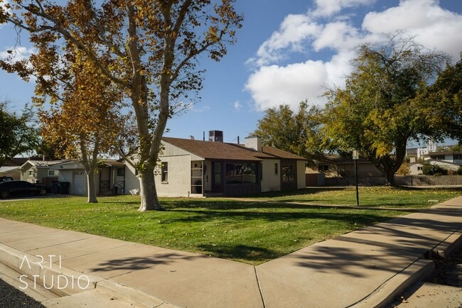 Building Photo - Newly Renovated 3 Bedroom, 2 Bathroom Home...
