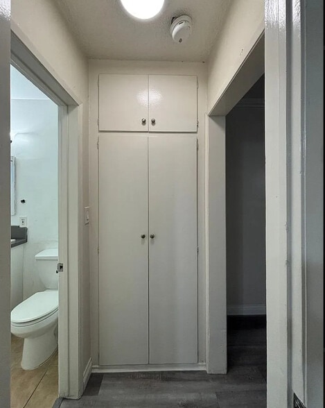 Building Photo - Windsor 526