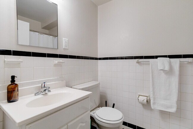 Building Photo - 112 W University Pkwy