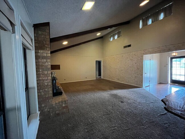 Building Photo - 3834 Lake Ridge Dr