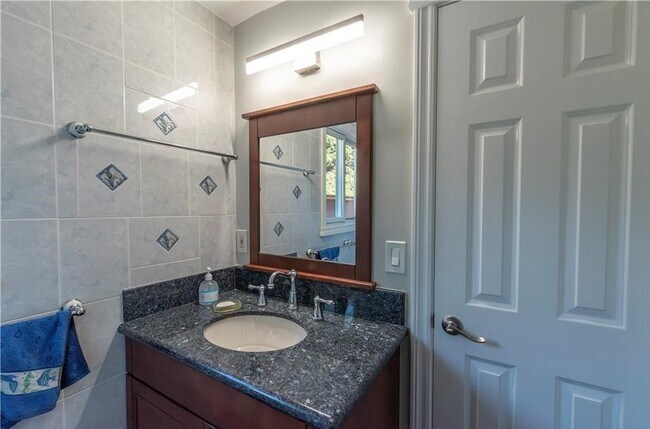 Building Photo - 535 Camino de Encanto