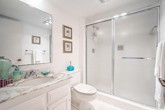 Building Photo - 5000 N Ocean Blvd