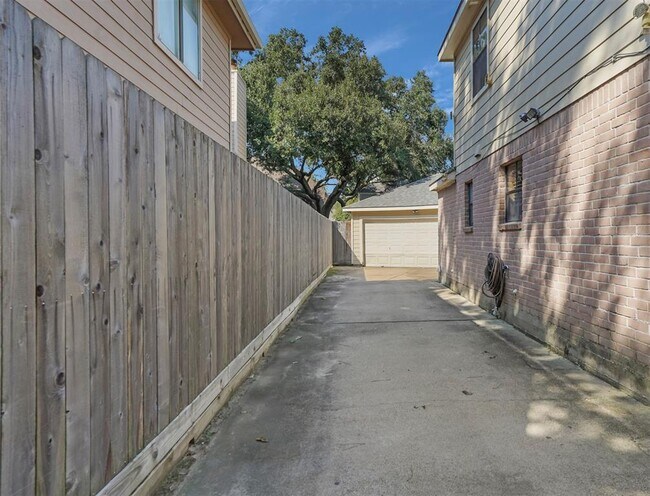 Building Photo - 11738 Wickchester Ln