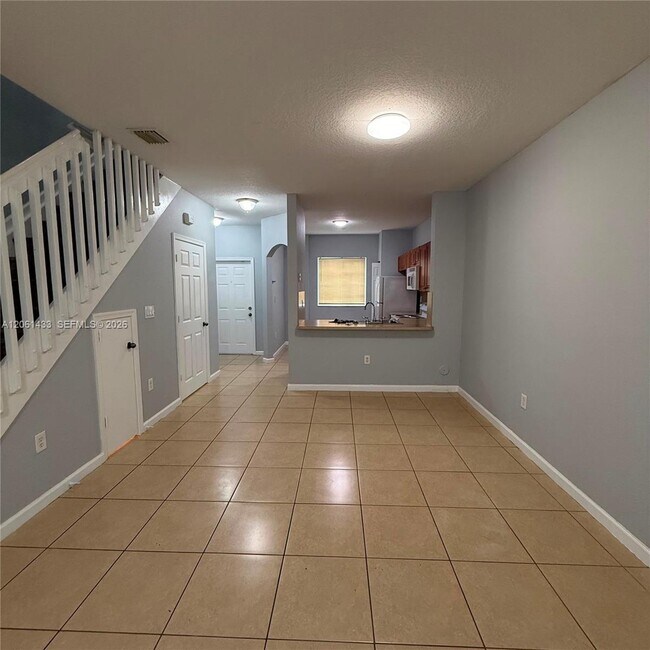 Building Photo - 8811 S Isles Cir