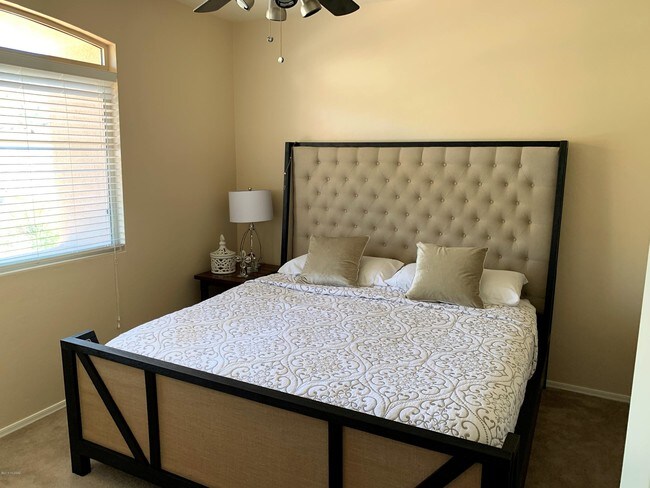 Building Photo - 4365 N Sunset Cliff Dr