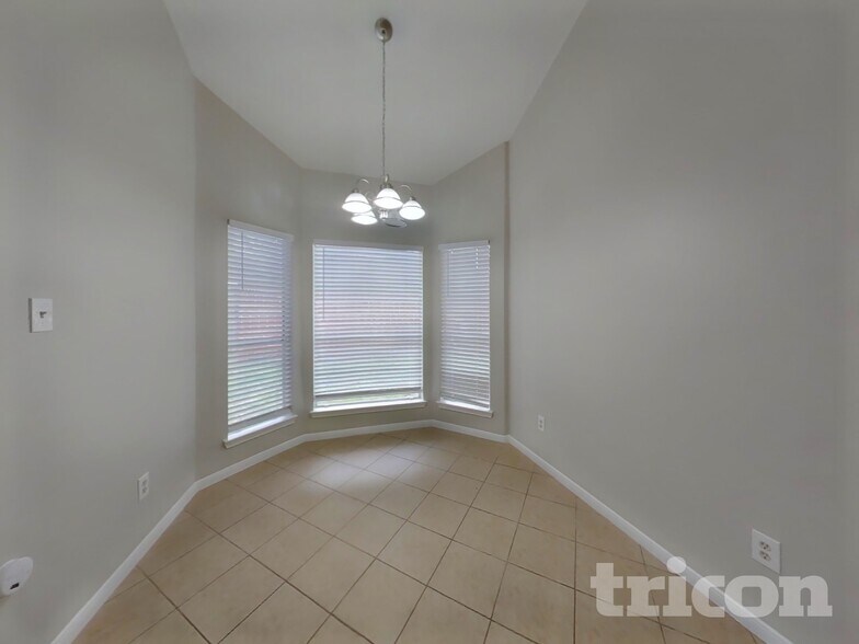 Building Photo - 6615 Laurel Glen Dr