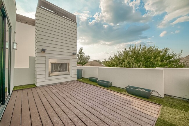 Building Photo - Beautiful contemporary home in the sought-...