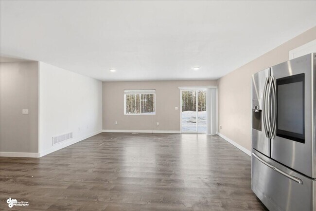 Building Photo - 3 BEDROOM | 2 BATHROOM | ACROSS FROM SCHOOLS