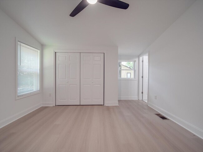 Building Photo - Beautifully Remodeled 3-bedroom, 2 bath house