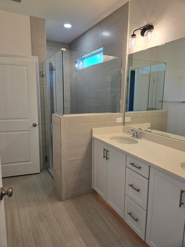 Building Photo - 5684 Native Oak Dr