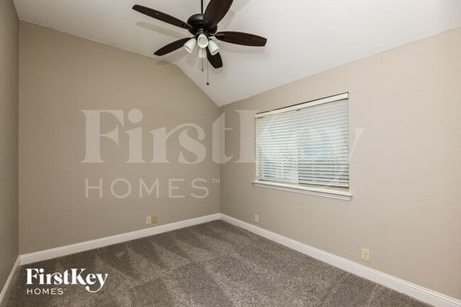 Building Photo - 1029 English Oak Dr