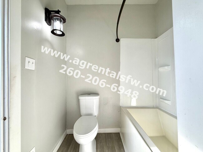 Building Photo - 1915 Ellen Ave