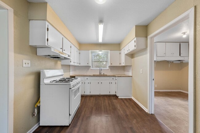 Building Photo - 138 Dora St