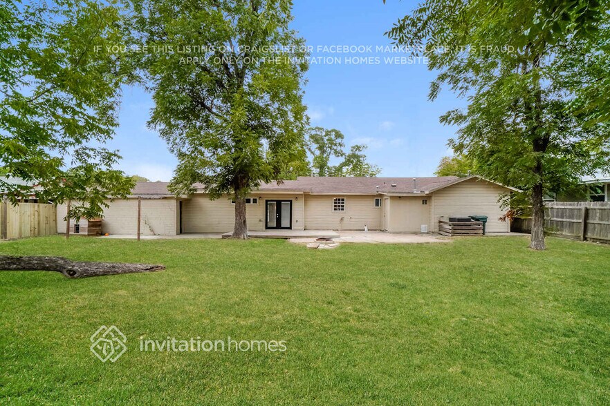 Building Photo - 221 Ellis St