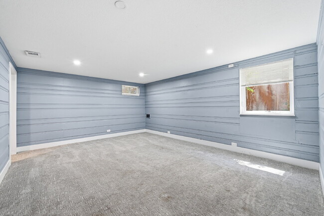 Building Photo - $2,820.95 with $300 off the first month's rent, 4 Beds - 2 Bath, Single Family Home in Denver wit...