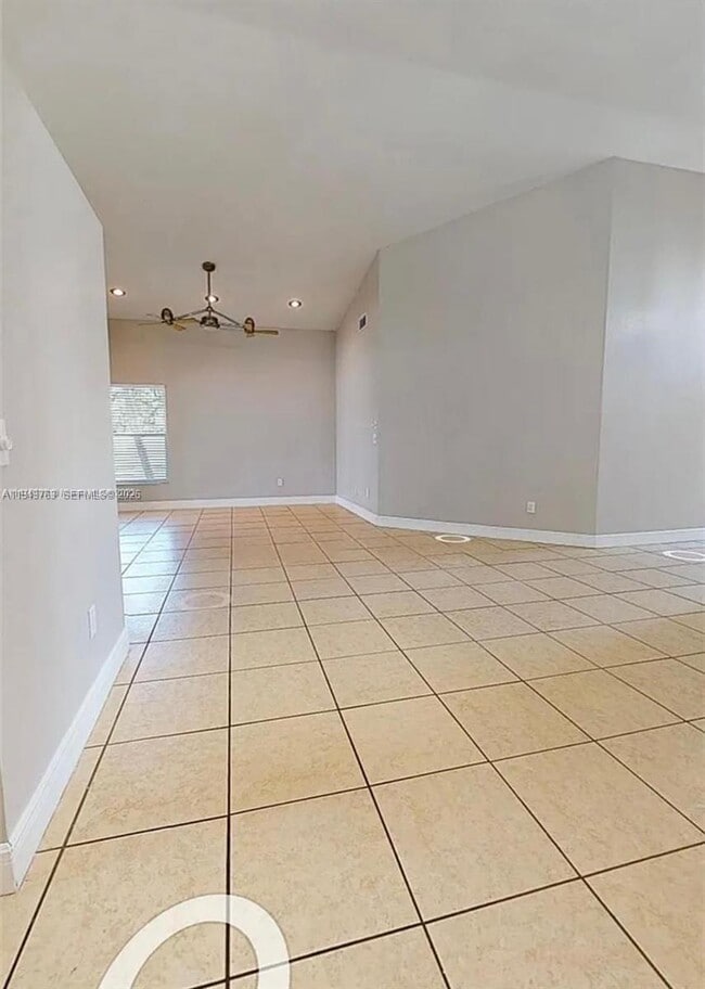 Building Photo - 14001 Oak Ridge Dr