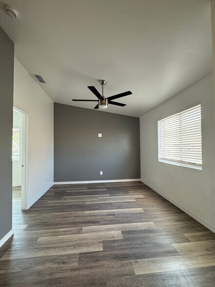 Building Photo - 1051 Fathom Dr