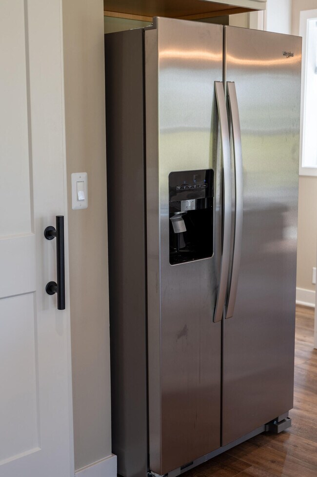 Building Photo - 8456 Oak Shade Cir